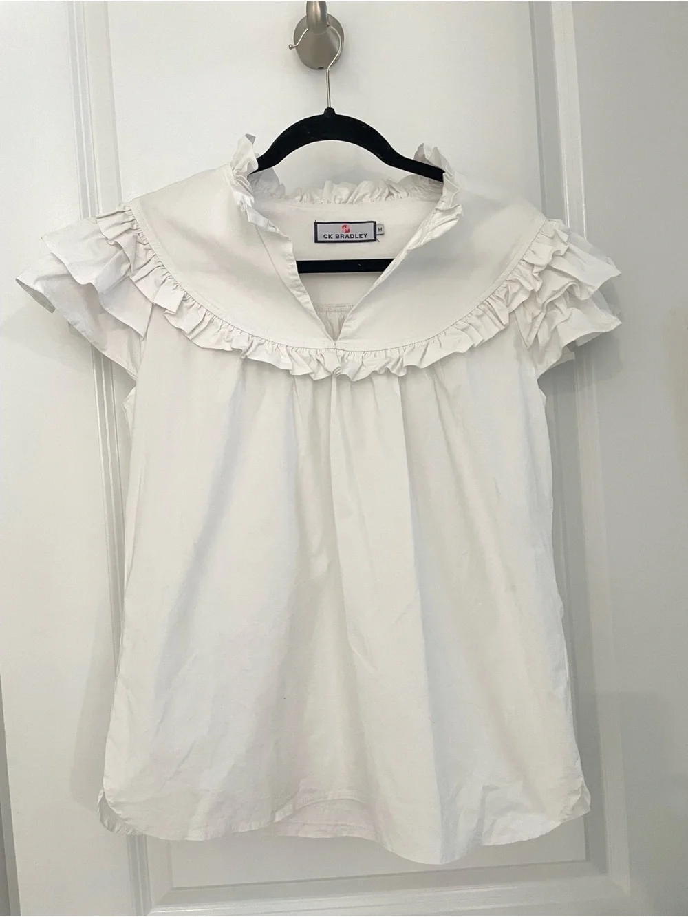 CK BRADLEY Silla Top in Off White Ruffle Coastal Contemporary.      16 - Picture 3 of 7